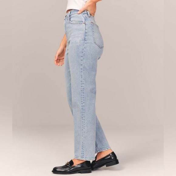 Abercrombie & Fitch Curve Love Ultra High Rise Ankle Straight Jeans - Picture 3 of 8